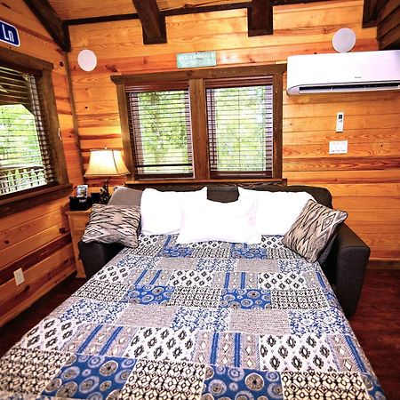 The Codex - Parker Creek Bend Cabins Murfreesboro Bagian luar foto